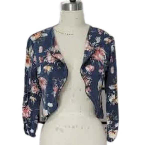 EXCLUSIVE OFFER! Dive into a Treasure Trove of Size 8/M Garments - Picture 8 of 15